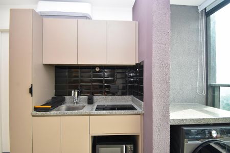 cozinha de kitnet/studio para alugar com 1 quarto, 26m² em Pinheiros, São Paulo