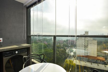 varanda quarto de kitnet/studio para alugar com 1 quarto, 26m² em Pinheiros, São Paulo