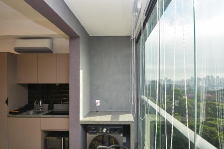 varanda quarto de kitnet/studio para alugar com 1 quarto, 26m² em Pinheiros, São Paulo
