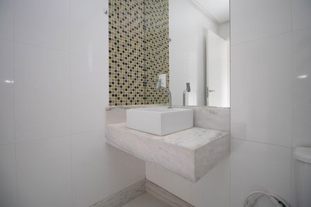 Casa de condomínio para alugar com 485m², 4 quartos e 3 vagas Casa de condomínio para alugar com 485m², 4 quartos e 3 vagasBanheiro da Suíte 1