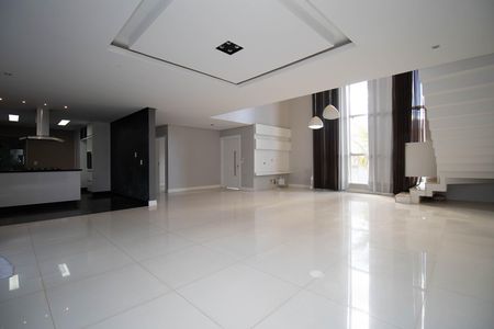 Casa de condomínio para alugar com 485m², 4 quartos e 3 vagas Casa de condomínio para alugar com 485m², 4 quartos e 3 vagasSala