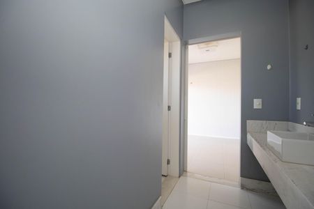 Casa de condomínio para alugar com 485m², 4 quartos e 3 vagas Casa de condomínio para alugar com 485m², 4 quartos e 3 vagasBanheiro da Suíte 2 e 3