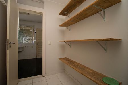 Casa de condomínio para alugar com 485m², 4 quartos e 3 vagas Casa de condomínio para alugar com 485m², 4 quartos e 3 vagasQuarto de Serviço