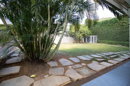 Casa de condomínio para alugar com 485m², 4 quartos e 3 vagas Casa de condomínio para alugar com 485m², 4 quartos e 3 vagasQuintal