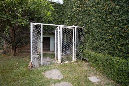 Casa de condomínio para alugar com 485m², 4 quartos e 3 vagas Casa de condomínio para alugar com 485m², 4 quartos e 3 vagasCanil