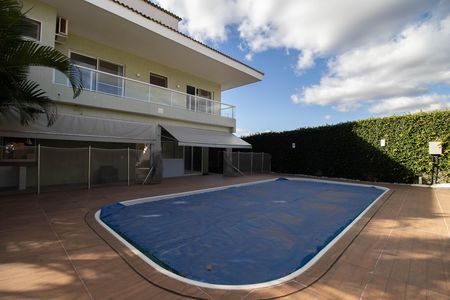 Casa de condomínio para alugar com 485m², 4 quartos e 3 vagas Casa de condomínio para alugar com 485m², 4 quartos e 3 vagasPiscina