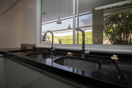 Casa de condomínio para alugar com 485m², 4 quartos e 3 vagas Casa de condomínio para alugar com 485m², 4 quartos e 3 vagasCozinha