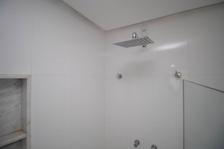 Casa de condomínio para alugar com 485m², 4 quartos e 3 vagas Casa de condomínio para alugar com 485m², 4 quartos e 3 vagasBanheiro da Suíte 1