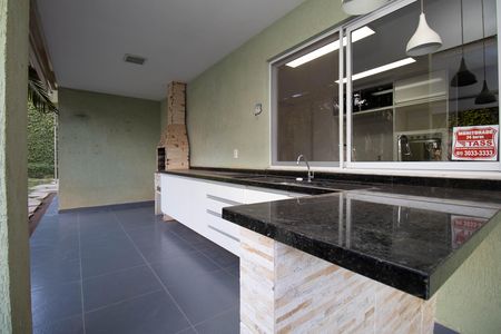 Casa de condomínio para alugar com 485m², 4 quartos e 3 vagas Casa de condomínio para alugar com 485m², 4 quartos e 3 vagasChurrasqueira
