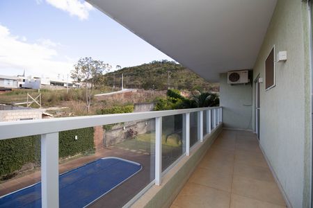 Casa de condomínio para alugar com 485m², 4 quartos e 3 vagas Casa de condomínio para alugar com 485m², 4 quartos e 3 vagasSacada da Suíte 2 e 3