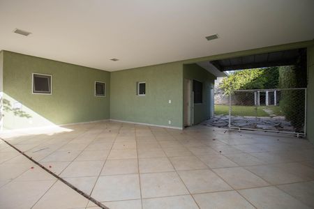 Garagem de casa de condomínio à venda com 4 quartos, 485m² em Condomínio Quintas do Sol, Brasília