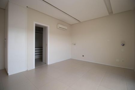 Casa de condomínio para alugar com 485m², 4 quartos e 3 vagas Casa de condomínio para alugar com 485m², 4 quartos e 3 vagasSuíte Master