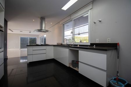 Casa de condomínio para alugar com 485m², 4 quartos e 3 vagas Casa de condomínio para alugar com 485m², 4 quartos e 3 vagasCozinha