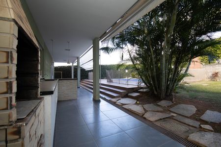Casa de condomínio para alugar com 485m², 4 quartos e 3 vagas Casa de condomínio para alugar com 485m², 4 quartos e 3 vagasChurrasqueira