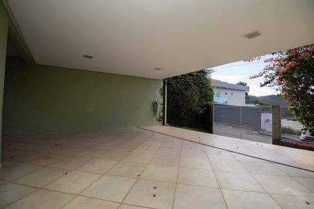 Casa de condomínio para alugar com 485m², 4 quartos e 3 vagas Casa de condomínio para alugar com 485m², 4 quartos e 3 vagasGaragem