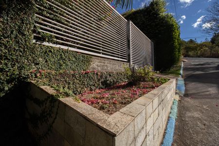 Casa de condomínio para alugar com 485m², 4 quartos e 3 vagas Casa de condomínio para alugar com 485m², 4 quartos e 3 vagasFachada