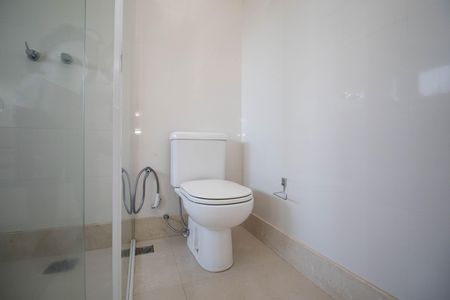 Casa de condomínio para alugar com 485m², 4 quartos e 3 vagas Casa de condomínio para alugar com 485m², 4 quartos e 3 vagasBanheiro da Suíte Master