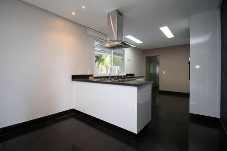 Casa de condomínio para alugar com 485m², 4 quartos e 3 vagas Casa de condomínio para alugar com 485m², 4 quartos e 3 vagasCozinha