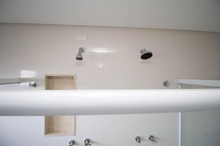 Casa de condomínio para alugar com 485m², 4 quartos e 3 vagas Casa de condomínio para alugar com 485m², 4 quartos e 3 vagasBanheiro da Suíte Master