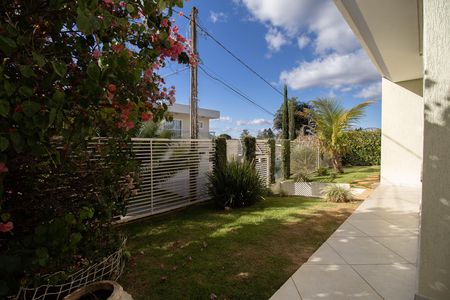 Casa de condomínio para alugar com 485m², 4 quartos e 3 vagas Casa de condomínio para alugar com 485m², 4 quartos e 3 vagasJardim