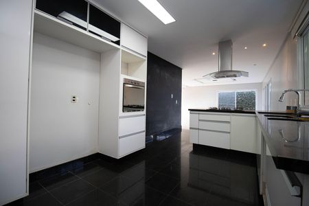 Casa de condomínio para alugar com 485m², 4 quartos e 3 vagas Casa de condomínio para alugar com 485m², 4 quartos e 3 vagasCozinha