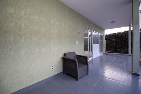 Casa de condomínio para alugar com 485m², 4 quartos e 3 vagas Casa de condomínio para alugar com 485m², 4 quartos e 3 vagasVaranda