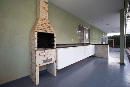 Casa de condomínio para alugar com 485m², 4 quartos e 3 vagas Casa de condomínio para alugar com 485m², 4 quartos e 3 vagasChurrasqueira