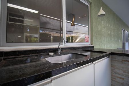 Casa de condomínio para alugar com 485m², 4 quartos e 3 vagas Casa de condomínio para alugar com 485m², 4 quartos e 3 vagasChurrasqueira