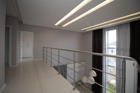 Casa de condomínio para alugar com 485m², 4 quartos e 3 vagas Casa de condomínio para alugar com 485m², 4 quartos e 3 vagasCorredor