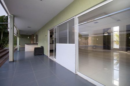 Casa de condomínio para alugar com 485m², 4 quartos e 3 vagas Casa de condomínio para alugar com 485m², 4 quartos e 3 vagasVaranda