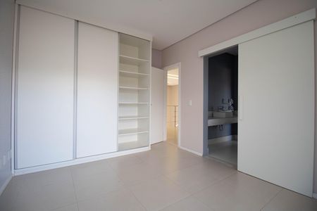Casa de condomínio para alugar com 485m², 4 quartos e 3 vagas Casa de condomínio para alugar com 485m², 4 quartos e 3 vagasSuíte 3