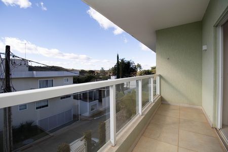 Casa de condomínio para alugar com 485m², 4 quartos e 3 vagas Casa de condomínio para alugar com 485m², 4 quartos e 3 vagasSacada da Suíte Master