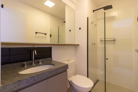 Banheiro de kitnet/studio para alugar com 1 quarto, 26m² em Pinheiros, São Paulo