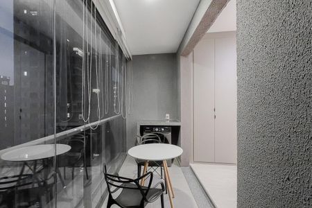 Varanda de kitnet/studio para alugar com 1 quarto, 31m² em Pinheiros, São Paulo