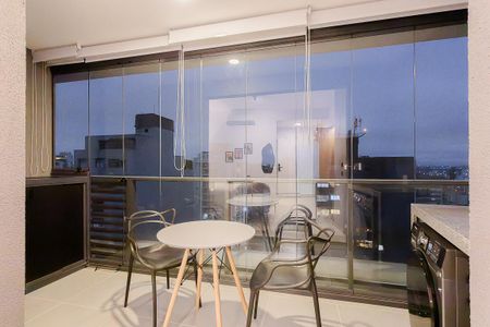 Varanda de kitnet/studio para alugar com 1 quarto, 31m² em Pinheiros, São Paulo