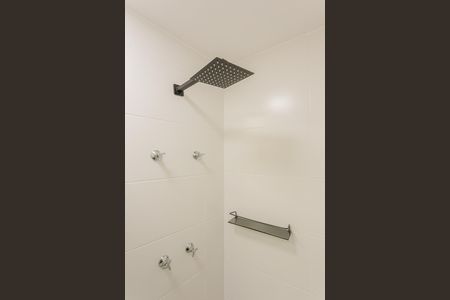 Banheiro de kitnet/studio para alugar com 1 quarto, 31m² em Pinheiros, São Paulo