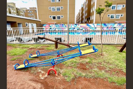 Apartamento para alugar com 42m², 2 quartos e 1 vaga Apartamento para alugar com 42m², 2 quartos e 1 vagaÁrea comum - Playground
