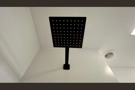 Banheiro de kitnet/studio para alugar com 1 quarto, 26m² em Pinheiros, São Paulo