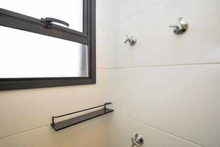 banheiro de kitnet/studio para alugar com 1 quarto, 26m² em Pinheiros, São Paulo