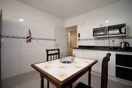 Cozinha e Área de Serviço de apartamento para alugar com 3 quartos, 115m² em Sqs 302, Brasília