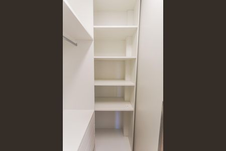 Closet da Suíte 1 de apartamento para alugar com 2 quartos, 77m² em Funcionários, Belo Horizonte