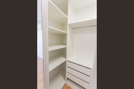 Apartamento para alugar com 77m², 2 quartos e 2 vagas Apartamento para alugar com 77m², 2 quartos e 2 vagasCloset da Suíte 1