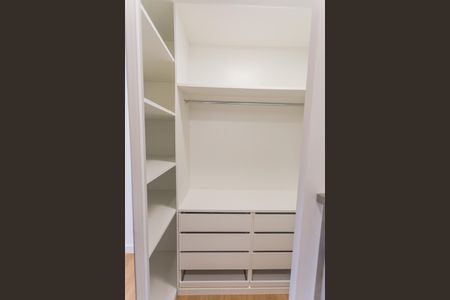 Apartamento para alugar com 77m², 2 quartos e 2 vagas Apartamento para alugar com 77m², 2 quartos e 2 vagasCloset da Suíte 1