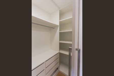 Apartamento para alugar com 77m², 2 quartos e 2 vagas Apartamento para alugar com 77m², 2 quartos e 2 vagasCloset da Suíte 1