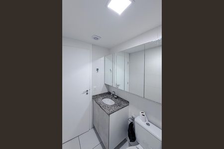 Banheiro de apartamento para alugar com 2 quartos, 51m² em Vila Carioca, São Paulo
