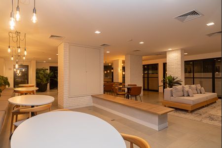 Apartamento à venda com 67m², 2 quartos e 1 vaga Apartamento à venda com 67m², 2 quartos e 1 vagaÁrea comum - Salão de festas
