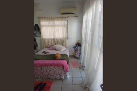 Casa de condomínio à venda com 250m², 3 quartos e 2 vagas Casa de condomínio à venda com 250m², 3 quartos e 2 vagasQuarto