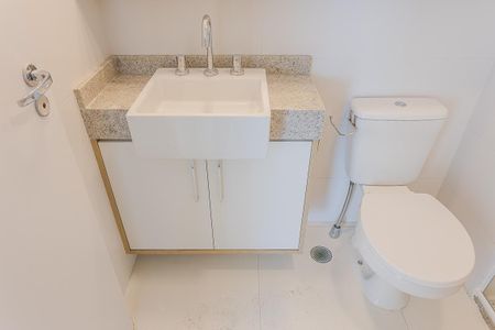 Banheiro de apartamento para alugar com 2 quartos, 73m² em Pinheiros, São Paulo