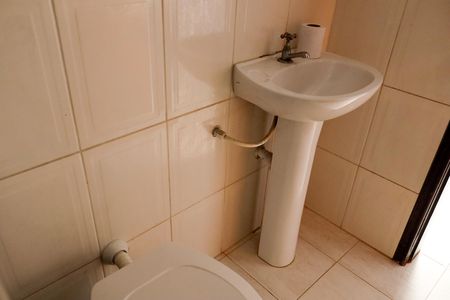 Banheiro de casa para alugar com 1 quarto, 60m² em Quitaúna, Osasco