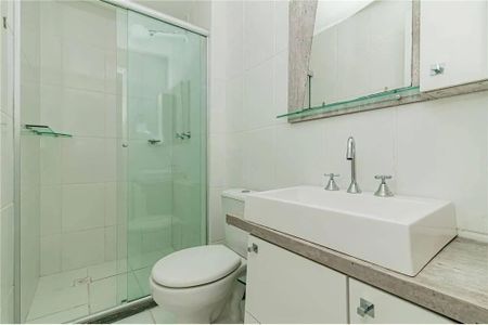 Banheiro Corredor de apartamento para alugar com 2 quartos, 64m² em São Sebastião, Porto Alegre